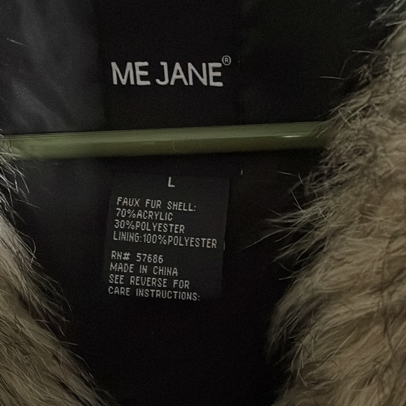 Me Jane wool pull over,attachment on the inside to hold it together in the front - Picture 2 of 3